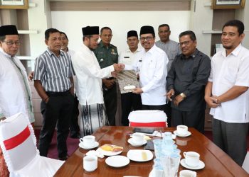 Penjabat Bupati Aceh Utara Azwardi Menerima Kehadiran para tokoh masyarakat, Tokoh Agama dan Muspika Lhoksukon