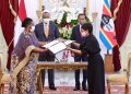 Presiden Joko Widodo dan Raja Eswatini, Mswati III, menyaksikan penandatanganan nota kesepahaman atau MoU perkuatan kerja sama bilateral antara kedua negara