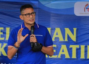 Menteri Pariwisata dan Ekonomi Kreatif (Menparekraf), Sandiaga Salahuddin Uno berkunjung ke Dewan Kerajinan Nasional (Dekranasda) Aceh Besar