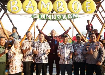 Pj Bupati Pati Henggar Budi Anggoro meresmikan Wisata Kuliner Kampoeng Bamboe yang berlokasi di Desa Sumberan