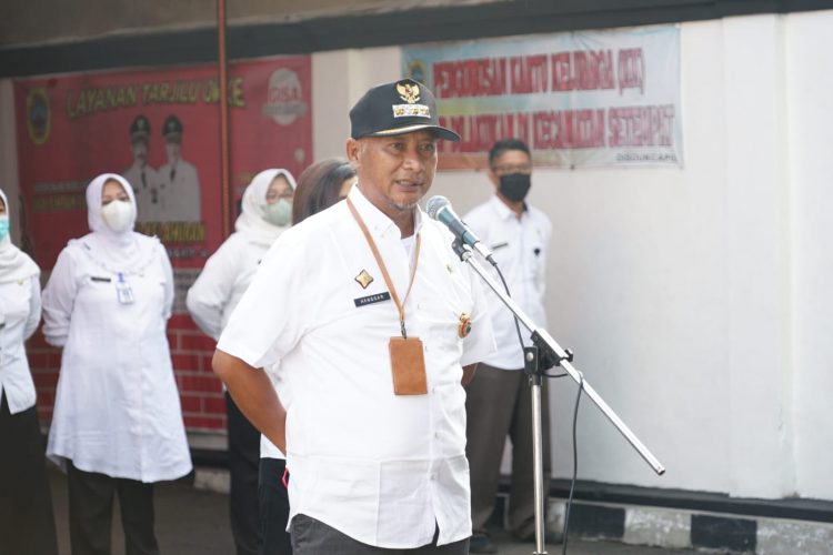 Pj Bupati Pati Henggar Budi Anggoro melaksanakan kegiatan apel pagi dan pembinaan OPD di Disdukcapil dan Dishub Kabupaten Pati