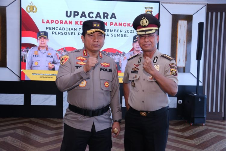 Kapolda Sumsel, Irjen Pol Drs Toni Harmanto, MH pimpin langsung kenaikan pangkat penghargaan dari AKBP ke Kombes Pol kepada Bekti Darmanto