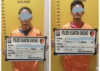 FI (27) warga desa Suka Raja Kecamatan Logas Tanah Darat dan IM (37) warga Langsat Hulu Kecamatan Sentajo Raya. Kedua Lelaki ini ditangkap di jalan lintas Teluk Kuantan-Pekanbaru tepatnya di depan Satlantas Polres Kuansing karena kedapatan membawa bahan bakar minyak bersubsidi jenis solar