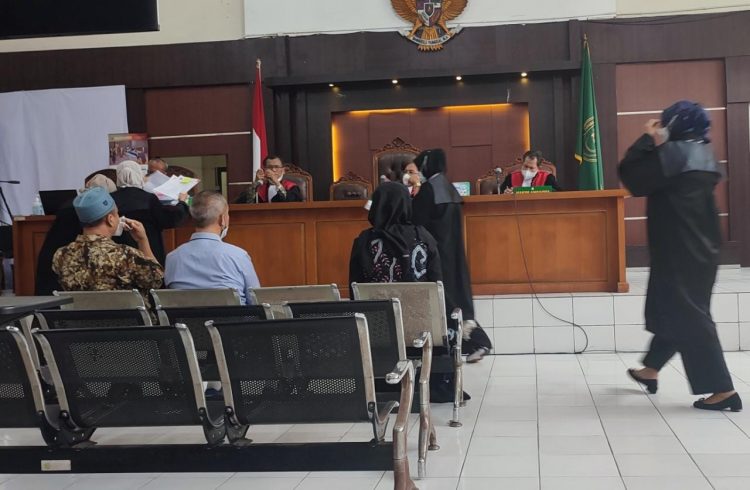 Tiga terdakwa dihadirkan langsung dalam persidangan dalam kasus dugaan korupsi di Dinas Pendidikan Kabupaten Musirawas tahun anggaran 2019