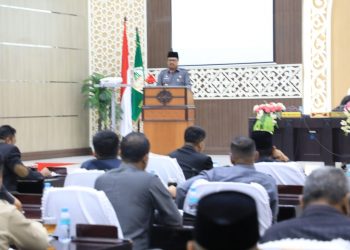 Penjabat Bupati Aceh Utara Azwardi, AP, MSi, dan Ketua DPRK Arafat Ali, SE, menandatangani Nota Kesepakatan Bersama terhadap KUA-PPAS APBK Aceh Utara