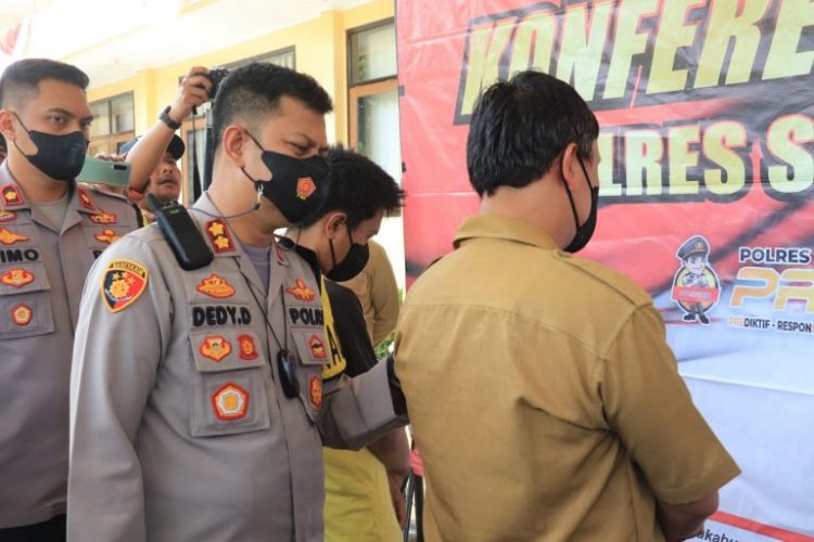 (AA) ditangkap di Kampung Cigadog Desa/Kecamatan Sagaranten dan NF di Kampung Babakan Anyar Desa Pasanggrahan Kecamatan Sagaranten