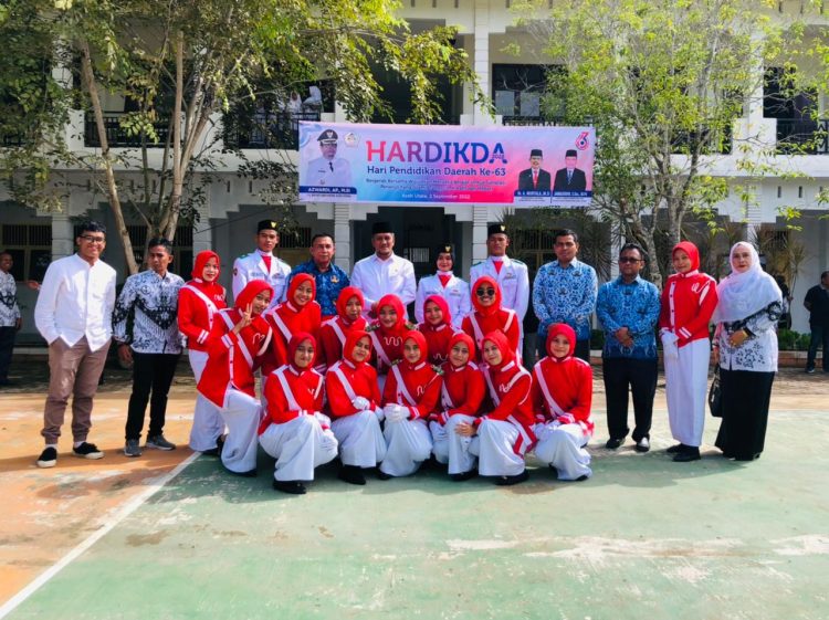 Upacara pengibaran bendera merah putih dalam rangka memperingati Hari Pendidikan Daerah (Hardikda) Aceh ke-63 tingkat Kabupaten Aceh Utara