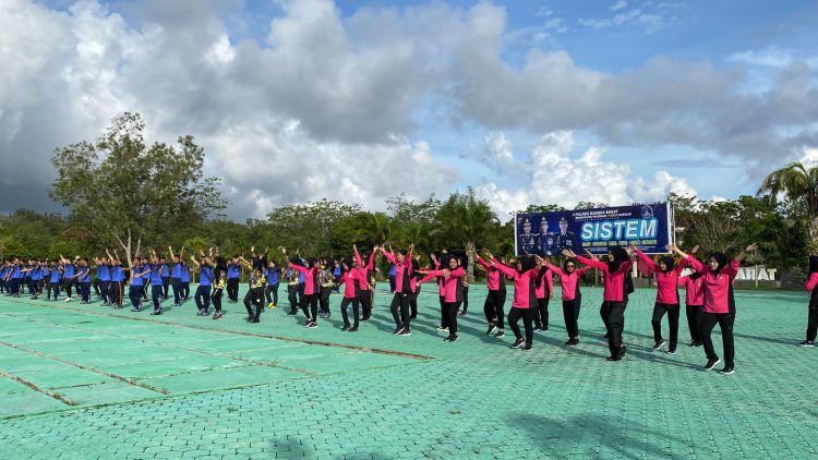 Personel Polres Bangka Barat bersama Bhayangkari Cabang Bangka Barat melaksanakan olah raga pagi
