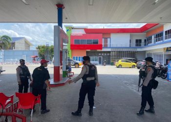 Personel Polsek jajaran Polres Lhokseumawe melakukan patroli cegah gangguan Kamtibmas di sejumlah Stasiun Pengisian Bahan Bakar Umum (SPBU)