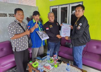 Serahkan SK, Garda Kamtibmas Indonesia Wilayah Sumatera Utara, memberikan kepengurusan Garda Kamtibmas Indonesia Kabupaten Simalungun