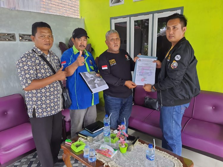 Serahkan SK, Garda Kamtibmas Indonesia Wilayah Sumatera Utara, memberikan kepengurusan Garda Kamtibmas Indonesia Kabupaten Simalungun