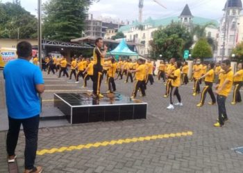 Polresta Manado melaksanakan latihan beladiri, di Mako Polresta