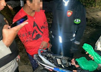 Tim Patroli Presisi Polres Bolaang Mongondow Timur (Boltim) mengamankan seorang pemuda yang kedapatan membawa senjata tajam jenis pisau badik