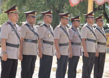 Pisah sambut enam perwira Polri di lingkup Mako Kepolisian Resor (Polres) Nagekeo