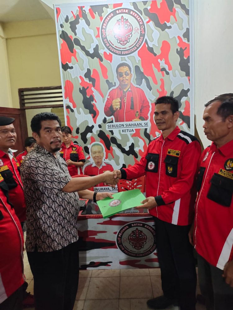 Ketua DPD Pejuang Batak Bersatu Kabupaten Mandailing Natal Darwin Hutauruk Menerima SK Dari Ketua DPW Sumut Pejuang Batak Bersatu Dengan Masa Tugas 2022-2027
