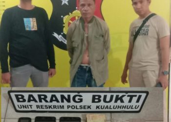 Diduga bandar togel jenis Hongkong di sebuah warung di pinggiran rel Kampung Teladan, Kelurahan Aek Kanopan, Kecamatan Kualuh Hulu, Kabupaten Labuhanbatu Utara ditangkap Tekab Reskrim Polsek Kualuh Hulu.