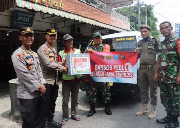 Polres Bangka dan Pemda Bangka melaksanakan Bansos Peduli Penyesuaian Kenaikkan harga BBM