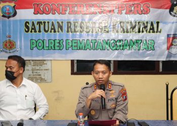 Kapolres Pematangsiantar AKBP Fernando SH S.I.K, melaksanakan konferensi pers terkait adanya gesekan antara personil Polres Pematangsiantar dan mahasiswa yang melaksanakan aksi unras