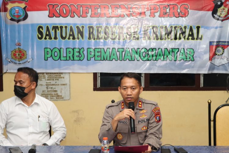 Kapolres Pematangsiantar AKBP Fernando SH S.I.K, melaksanakan konferensi pers terkait adanya gesekan antara personil Polres Pematangsiantar dan mahasiswa yang melaksanakan aksi unras