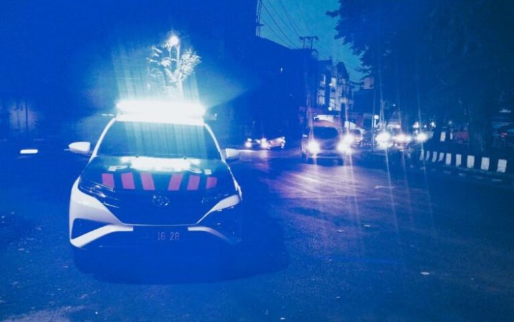 UNIT Turjagwali Polresta Manado melaksanakan giat patroli SILAU MATA (Siaga Lampu Biru di Keramaian Kota)