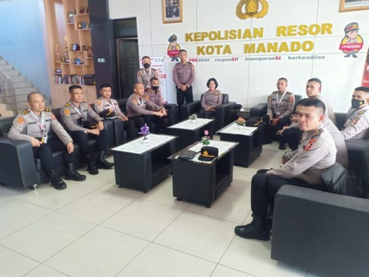 Kabag Sumda Polresta Manado Kompol Agnes Timbuleng menerima siswa peserta didik (Serdik) Sekolah Inspektur Polisi (SIP) Ke-51 TA 2022