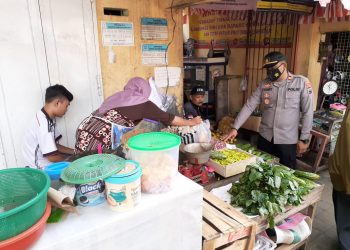 Polsek Kutasari melaksanakan pemantauan harga kebutuhan pokok masyarakat di pasar