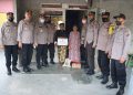 Kapolres Dairi AKBP Wahyudi Rahman, SH, SIK, MM bersama Pejabat Utama Polres Dairi membagikan bantuan sosial berupa sembako secara Door To Door kepada masyarakat kabupaten Dairi
