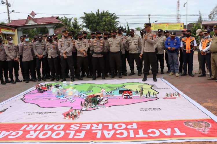 Polres Dairi bersama dengan instansi terkait menggelar Tactical Floor Game (TFG) di Halaman Mapolres Dairi