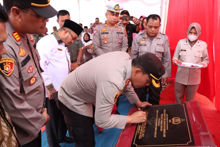 Kapolres Simungun AKBP Ronald F.C Sipayung, S.H., S.I.K., M.H., meresmikan Polsubsektor Bandar Masilam Polsek Perdagangan Polres Simalungun bersama para Tokoh guna mendukung keamanan serta ketertiban masyarakat