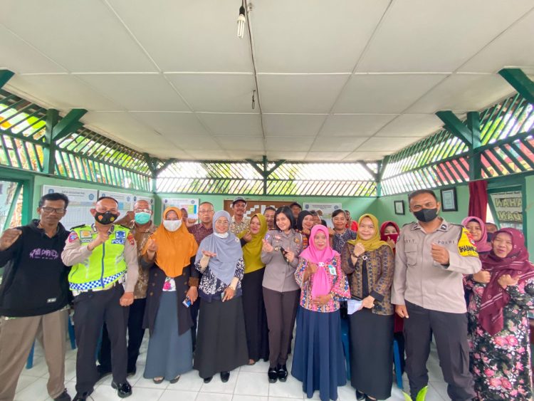 Satlantas Polres Bangka melaksanakan Kegiatan Sosialisasi Tertib Berlalu lintas kepada Masyarakat di Kelurahan Parit Padang