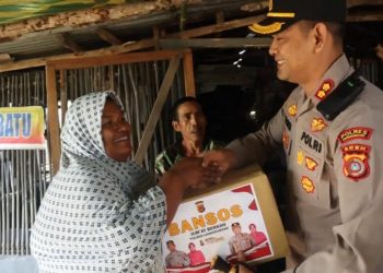 Polres Lhokseumawe menyalurkan bantuan sosial (bansos) secara serentak kepada pelaku transportasi, tukang parkir, petugas kebersihan dan warga kurang mampu