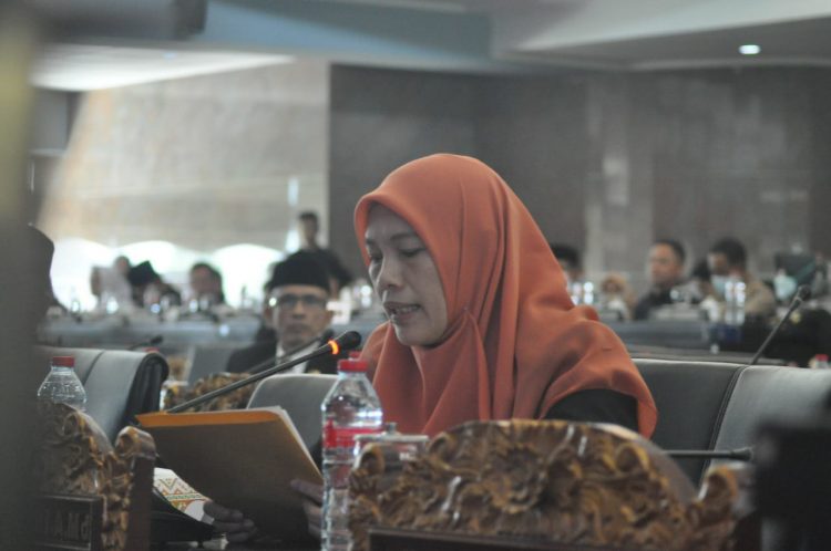 Ketua Fraksi PKS DPRD Palembang Yulfa Cindosari menyatakan sikap partainya menolak keputusan pemerintah yang telah menaikkan harga BBM