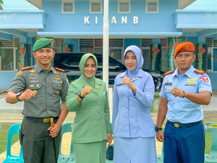 Dandim 0103/ Aceh Utara Letkol Inf Hendrasari Nurhono S.I.P, M.I.P di dampingi Ketua Persit Kartika Chandra Kirana Cabang XX/ Dim 0103 Aceh Utara Koorcabrem 011 PD Iskandar Muda Ny. Dina HS Nurhono , beserta Staf Kodim 0103/Aut, bersilahturahmi ke jajaran satuan TNI wilayah Kab Aceh Utara dan Kota Lhokseumawe