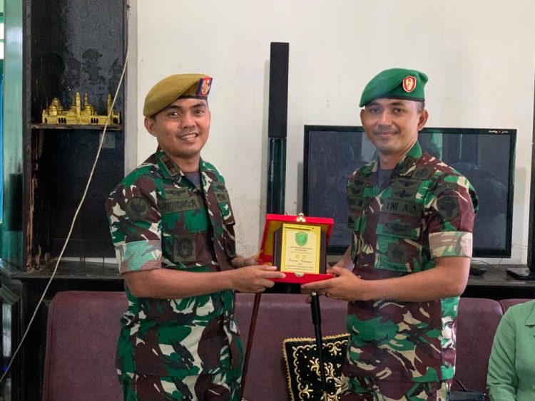 Dandim 0103/ Aceh Utara Letkol Inf Hendrasari Nurhono S.I.P, M.I.P di dampingi Ketua Persit Kartika Chandra Kirana Cabang XX/ Dim 0103 Aceh Utara Koorcabrem 011 PD Iskandar Muda Ny. Dina HS Nurhono , beserta Staf Kodim 0103/Aut, bersilahturahmi ke jajaran satuan TNI wilayah Kab Aceh Utara dan Kota Lhokseumawe
