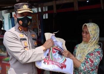 Polres Pematangsiantar melaksanakan kegiatan Bakti Sosial (Bansos), dengan memberikan bantuan sembako kepada masyarakat terdampak penyesuaian harga BBM
