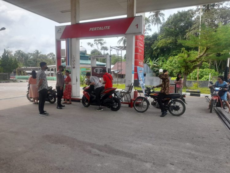 Personil Polsek Lahewa Polres Nias melaksanakan Patroli Rutin di Wilayah Hukum Polsek Lahewa untuk memantau situasi Kamtibmas dan sekaligus monitoring penyaluran BBM