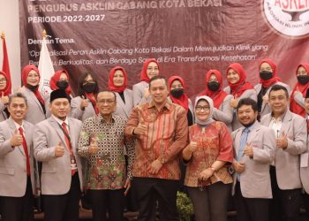 (PLT) Wali Kota Bekasi Tri Adhianto hadiri pelantikan Ketua dan pengurus Asosiassi Klinik Indonesia (ASKLIN) di Ballroom Hotel Santika Mega City Bekasi