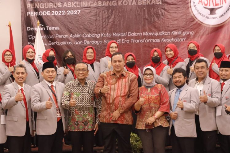 (PLT) Wali Kota Bekasi Tri Adhianto hadiri pelantikan Ketua dan pengurus Asosiassi Klinik Indonesia (ASKLIN) di Ballroom Hotel Santika Mega City Bekasi
