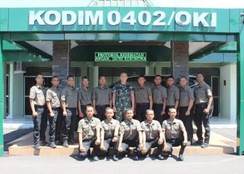 Sebanyak 17 personil anggota komponen cadangan (Komcad) yang baru kembali pendidikan selama 3 bulan di Rindam II/Swj, diterima langsung oleh Dandim 0402/OKI Letkol Inf Hendra Saputra, S.Sos.,M.M.,M.I.Pol