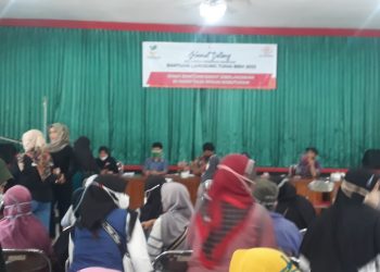 1035 keluarga Penerima Manfaat kelurahan Karang Klesem hari ini Selasa (13 September 2022) menerima bantuan Langsung tunai Subsidi BBM