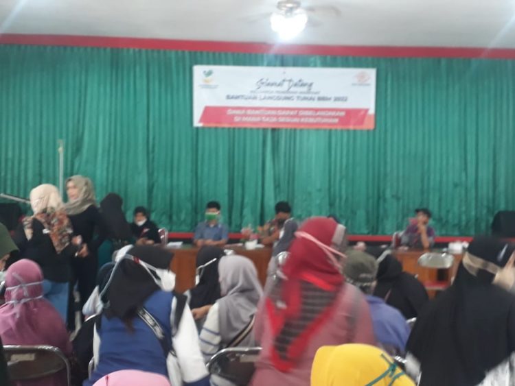 1035 keluarga Penerima Manfaat kelurahan Karang Klesem hari ini Selasa (13 September 2022) menerima bantuan Langsung tunai Subsidi BBM