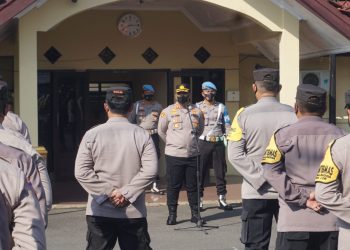 Kapolres Polres Purbalingga AKBP Era Johny Kurniawan memimpin apel Bhabinkamtibmas di halaman Mapolres Purbalingga
