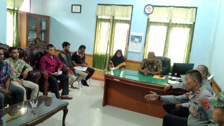 Muspika Kecamatan Banda Baro melakukan rapat mediasi terkait tapal batas dua gampong