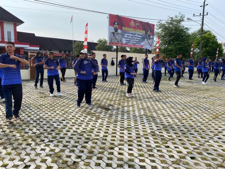 Personel Polres Pangkalpinang hari ini melaksanakan Senam Aerobik yang dilaksanakan di halaman Mapolres Pangkalpinang