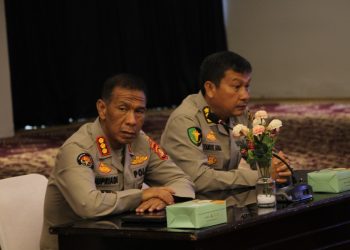 Kabid Humas, Kombes Pol Supriadi didampingi Kabiddokkes Polda Sumsel, Kombes Pol dr Syamsul Bahar M Kes