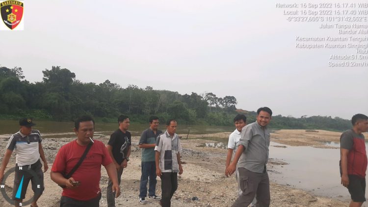 Satreskrim Polres Kuantan Singingi melakukan Penyisiran kegiatan Penambangan Emas Tanpa Ijin (PETI) sebagaimana laporan tentang adanya aktifitas Penambangan Emas Tanpa Izin (PETI) dari masyarakat