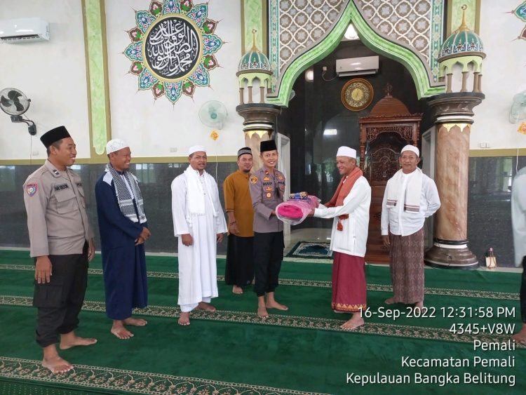 Kapolsek Pemali beserta Personil Polsek Pemali jalin tali silaturahmi dengan melakukan safari Jumaat