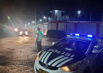 Personil Patwal Satlantas Polres Bangka Barat Barat melaksanakan patroli pada malam hari (blue light patrol) dalam rangka terciptanya Kelancaran Lalulintas dan Laka Lantas