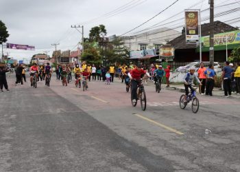 Kasat Lantas Polres Dairi AKP Herliandri, SH melaksanakan kegiatan Car Free Day dalam rangka Hut Lantas Ke-67