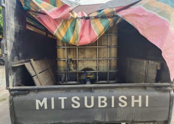 Pengangkutan bahan bakar minyak (BBM) bersubsidi jenis solar dengan menggunakan mobil Mitsubishi L300 Nomor Polisi BL 8163 DI